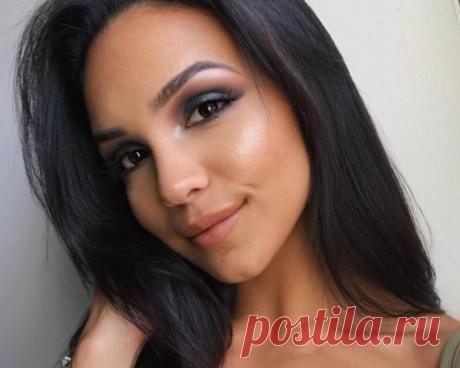 Бедрастая Наташа - красивая фитоняшка: модель в мини-платье произвела фурор