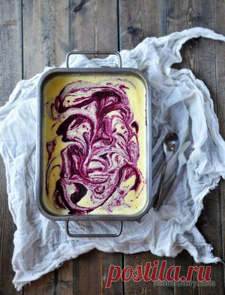 Домашнее мороженое с черной смородиной

Спешу поделиться с вами рецептом вкуснейшего домашнего мороженого с черной смородиной, которое легко можно приготовить без мороженицы. Это просто восхитительно вкусно, сладкие сливочные облака с лиловыми реками ароматной смородины, нежно тающие и соблазнительно стекающие белое волшебство… невозможно оторваться.
Показать полностью…