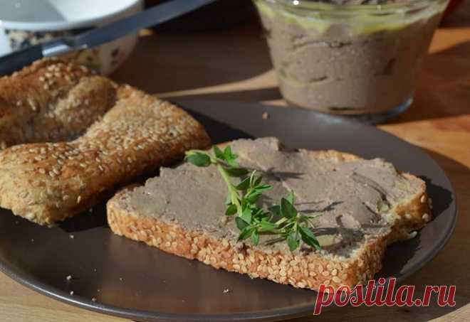 Домашний паштет из куриной печени для бутербродов Сегодня приготовим домашний паштет из куриной печени для бутербродов по очень простому, но в то же время оригинальному рецепту. Оригинальность заключается
