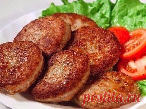 Самые вкусные в мире котлеты

Ингредиенты:
Фарш из индейки или курицы (я готовлю из индейки) - 800 граммов;
Манная крупа - 4 столовые ложки;
Сметана - 2 столовые ложки;
Яйцо - 1 штука;
Петрушка, укроп - 3-4 былинки;
Сахарный песок - 2 чайные ложки;
Горчица - 2 чайные ложки;
Соль, специи - по вкусу.

Приготовление:
1. Фарш, манку, сметану, яйцо, горчицу, сахар, соль и специи кладем в одну миску. Мелко-мелко режем зелень, добавляем туда же и тщательно перемешиваем.
2. Фарш в...