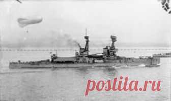 12 in battleship HMS Bellerophon, 1918 - lead ship of the first class of Royal Navy Dreadnoughts to enter service after the prototype Dreadnought herself.