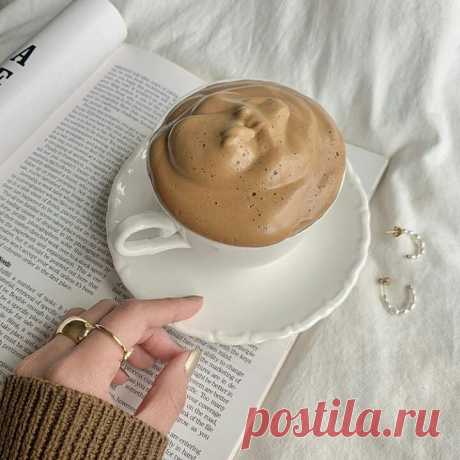 Как приготовить дальгона-кофе, на котором все помешались | Glamour.ru Делимся рецептом ультрапопулярного напитка, который стал героем инстаграма, тиктока и YouTube.