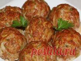Ай-да вкуснятина!!!  Греческие тефтели с кабачками.  Попробуй и убедись! Просто потрясающий рецепт ! Возьмите себе на заметку!
Греческие тефтели с кабачками «Кефтедес» средиземноморские тефтели из мясного фарша с овощами, которые подают как в горячем, так и в холодном виде с соусом «Цацики». В оригинале их жарят, но мне больше нравятся в запеченном виде.
Ингредиенты:
600 г мясного фарша
2-3 молодых кабачка
2 яйца
1 луковица
3-4 зубчика чеснока
2 столовые ложки томатной пас...