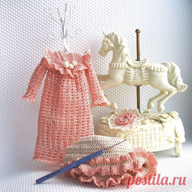 🙋👋Красивые антикварные коллекции кукол и одежды вдохновляют!👌Почему бы не одеть  так современную Куклу?! Процесс......🎠👗👒 #процессвязания #винтаж #crocheting #vintagestyle #vintage #люблювинтаж#antiquepostcard  #antique#loves_vintage #vintage_love_ru
#аутфит #outfit #outfitdoll #outfitBlythe #винтажныйстиль #стильныештучки 
#ажур #ажурноеплатье #историякостюма #вязаноекружево#новоестарое #olddress #старинноеплатье #тонкаяработа
