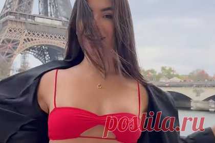 Туристка обнажилась на фоне символа европейской столицы и вызвала споры в сети. Откровенная фотосессия бразильской туристки в бикини на фоне Эйфелевой башни в Париже вызвала возмущение в сети. 24-летняя модель из Бразилии Габриэла Версиани приехала отдохнуть в Париж вместе с подругой. Девушки решили провести необычную фотосессию на фоне главного символа столицы Франции, Эйфелевой башни.