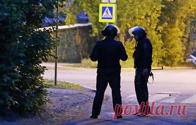 В Подмосковье пьяный вооруженный мужчина проник в дом в поселке Шервуд. При его задержании в здании возник пожар
