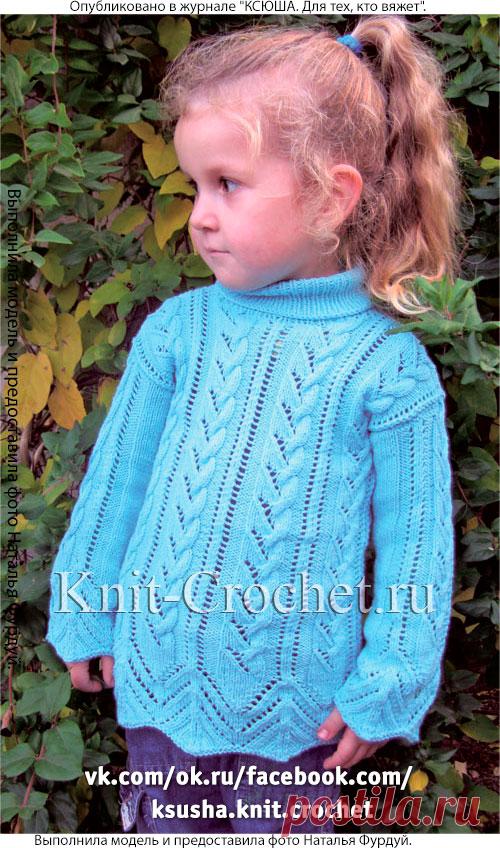 Свитер с ажурной каймой на спицах.
