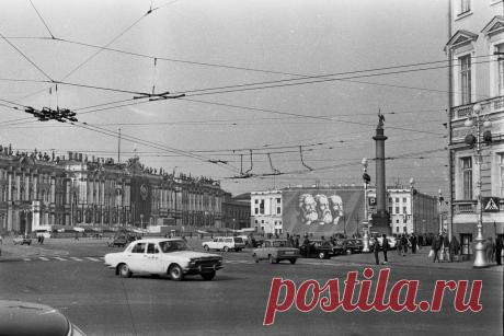 Дворцовая площадь.
1985 г.