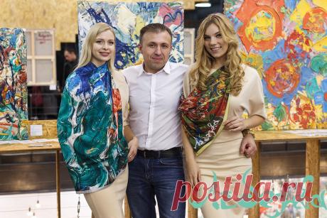 Флакон - это активное, уютное место, расчитанное на молодых, креативных людей. Я очень хотела показать свою живопись активным и талантливым молодым людям и получить от них отзыв о своём творчестве. Для этого и нужно устраивать выставки, чтобы получать обратную связь и чтобы люди увидели картины, над которыми я работала много лет. 
Екатерина Лебедева художник