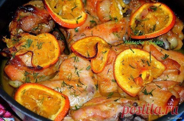 Вкусная курица: сок 1 апельсина + несколько тонких кружочков
1 ст.л. меда
1 ч.л. без горки карри
соль по вкусу 
1/2 ч.л. перца красного молотого
2 ст.л. масла подсолнечного
700 гр куриного мяса (любые части по вкусу)