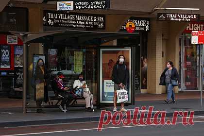 В Сиднее объявили чрезвычайную ситуацию из-за вспышки «дельта»-варианта COVID-19. В крупнейшем городе Австралии Сиднее объявили чрезвычайную ситуацию из-за рекордного числа заболеваний коронавирусом. По сообщениям властей, даже месячная изоляция не позволила остановить вспышку «дельта»-варианта COVID-19. В штате Новый Южный Уэльс, где расположен Сидней, за сутки выявили 136 заболевших.