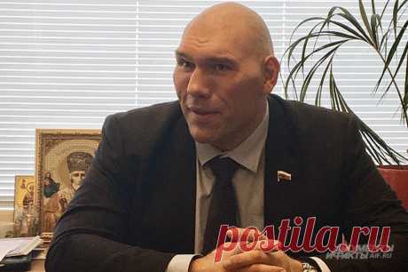 Валуев согласился с главой UFC, что россияне «поглотят Америку». Ранее Дана Уайт заявил, что нынешняя американская молодежь трусливая и женственная.