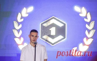 Герой из Набережных Челнов. Аюкин на протяжении 13 лет выступает за "Камаз". Он стал обладателем приза ТАСС "За верность" в номинации "Первая лига"