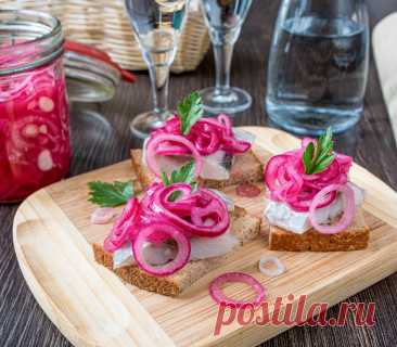 Маринованный красный лук