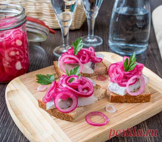 Маринованный красный лук