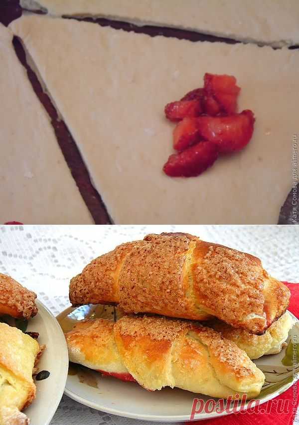 Рогалики с клубникой