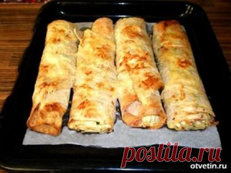 Горячая закуска из лаваша
Эта необычная хрустящая закуска из лаваша порадует Вас своим вкусом, а 
особенно тех, кто не равнодушен к чебурекам. 
Ингредиенты:
- 6 тонких лаваша
- 200 г куриных желудочков
- 200 г куриных сердечек
- 150 г твердого сыра
- 2 яйца
- зеленый лук
- укроп
- перец, соль
- масло растительное для обжарки
Отвариваем желудочки и сердечки и измельчаем их в блендере.
Укроп и лук измельчаем ножом и добавляем к потрошкам.
С помощью мелкой терки натираем сыр, смешиваем его с д