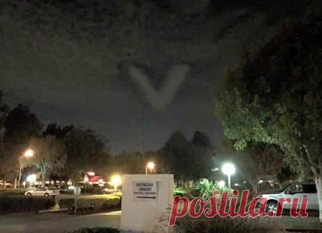 В Америке сняли V-образный неопознанный летающий объект