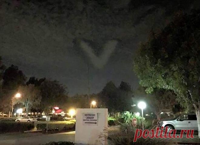 В Америке сняли V-образный неопознанный летающий объект