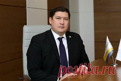 В Казахстане отстранили от должности главу госбанка. Председатель правления и член совета директоров Банка развития Казахстана (БРК) Абай Саркулов был досрочно отстранен от должности. Отмечается, что вместо него исполняющим обязанности главы БРК была назначена бывшая заместитель председателя правления банка Сандугаш Кенжебаева.