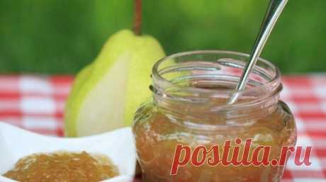 Варенье из груш

Ингредиенты: 
груши 1 кг 
сахар 1 кг 
вода 2 стакана 
ванилин 2 г 
Приготовление: 
Груши помойте, очистите, удалите семечки и положите в кипящую воду на 10 минут. Затем откиньте слегка обваренные груши на дуршлаг и охладите. 
Сварите сироп из воды, сахара и ванилина. Подготовленные груши опустите в горячий сироп и варите до готовности. Разложите в стерилизованные банки и закатайте.