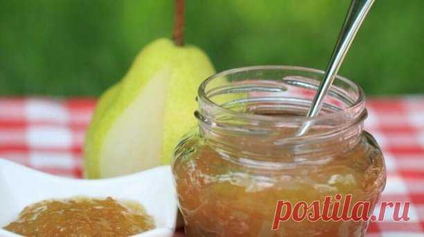 Варенье из груш

Ингредиенты: 
груши 1 кг 
сахар 1 кг 
вода 2 стакана 
ванилин 2 г 
Приготовление: 
Груши помойте, очистите, удалите семечки и положите в кипящую воду на 10 минут. Затем откиньте слегка обваренные груши на дуршлаг и охладите. 
Сварите сироп из воды, сахара и ванилина. Подготовленные груши опустите в горячий сироп и варите до готовности. Разложите в стерилизованные банки и закатайте.