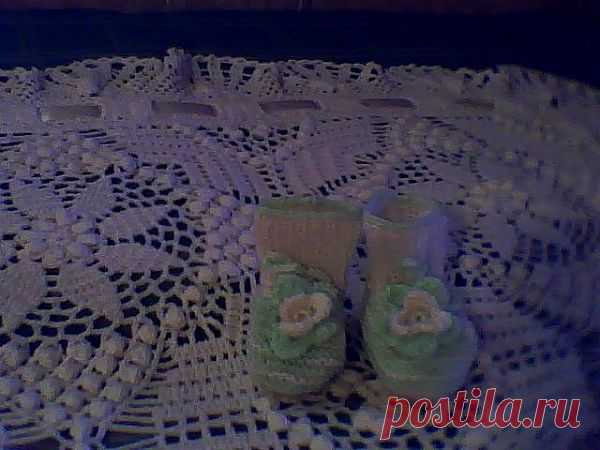 Одеяльце и пинеточки для внучки моей одноклассницы.