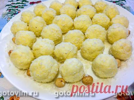 Конфеты из смеси для детского питания с фундуком. Рецепт с фото Кто застал советские времена, должен помнить вкус домашних конфет из детской молочной смеси. И не спешите морщить нос! Это действительно вкусно. В том рецепте, помимо стандартного набора из сливочного масла и молочной смеси, добавлены «буржуинские» продукты - кокосовая стружка и фундук. Как вы уже поняли, приготовить конфеты из смеси для детского питания просто, а вкус у них при этом потрясающий. 



