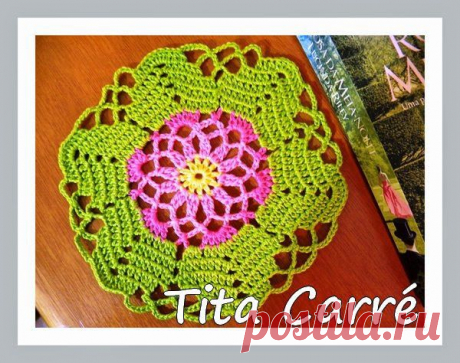 Tita Carré Agulha e Tricot : Toalhinha Hexágono floral e a rosa da meia-noite