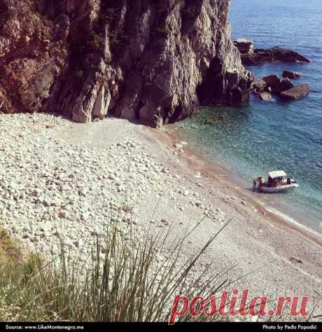 (8) Crna Gora Montenegro