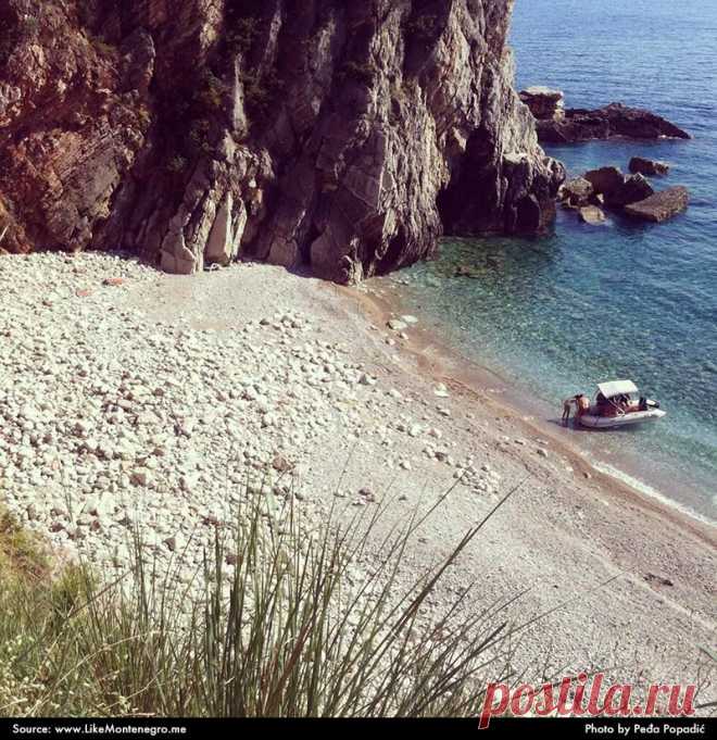 (8) Crna Gora Montenegro