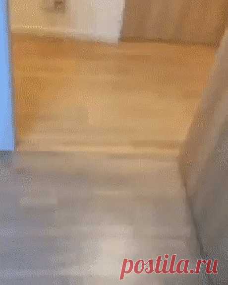 я с утра здесь лежу, не знаю кто вазу разбил )))