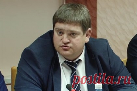 В России осужденный чиновник получил свободу после службы в «горячем» районе СВО. Бывший вице-мэр города Новотроицка Оренбургской области получил свободу после службы в одной из самых «горячих» точек на карте специальной военной операции. Артем Липатов вернулся в город после боев под Авдеевкой в Донецкой народной республике. В колонии он отбывал наказание на получение взятки.