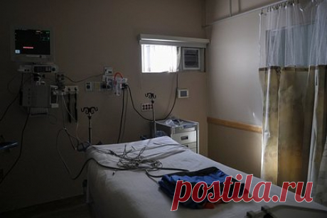 Пассажирка самолета внезапно заболела во время полета и не выжила. Пассажирка самолета авиакомпании American Airlines внезапно заболела во время полета и не смогла выжить. Уточняется, что рейс следовал из Доминиканской Республики в США 29 февраля. Полет начался спокойно, однако вскоре 41-летняя женщина пожаловалась на плохое самочувствие.