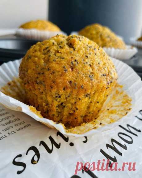 ​Морковные капкейки с маком