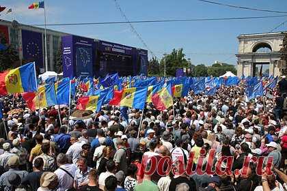 В Молдавии назвали большую проблему в отношениях Майи Санду с ЕС. Бывшая глава Гагаузии Ирина Влах заявила, что президент Молдавии Майя Санду и правящая партия «Действие и солидарность» (PAS) приватизировали вопросы отношений с Европейским союзом. По ее словам, европейские чиновники ошибочно не рассматривают возможность диалога с молдавской проевропейской оппозицией.