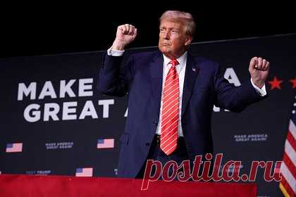 Трамп заявил о президентской неприкосновенности по делу о вмешательстве в выборы. Бывший президент США Дональд Трамп попросил окружного судью США Таню Чуткан приостановить дело о вмешательстве в федеральные выборы 2020 года до вынесения решения о том, защищает ли президентский иммунитет. Иск о наличии иммунитета от предъявленных обвинений подали адвокаты Трампа.