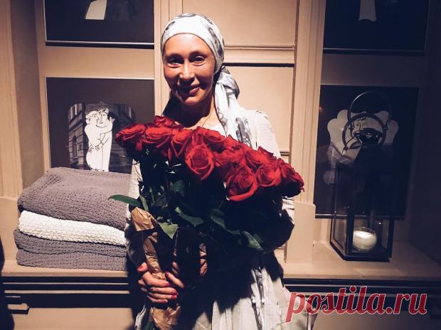 Фитоняшка Татьяна Васильева: 71-летняя актриса в бодром здравии тренирует мышцы в спортзале