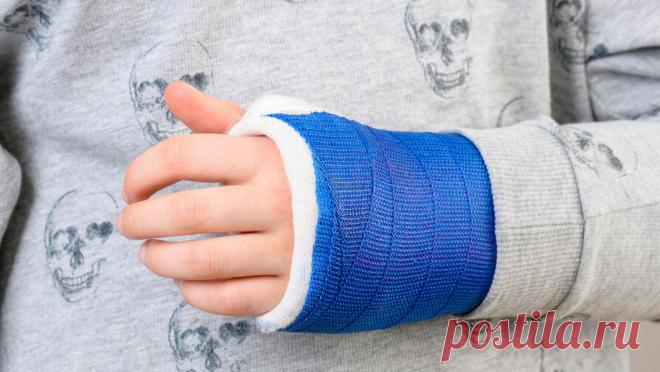 Ученый опроверг популярные мифы о переломах костей. Один из самых распространенных мифов о переломах костей — это мнение, что, если вы можете двигать пострадавшей конечностью, то перелома нет. Об этом "Газете.Ru" рассказал заведующий кафедрой морфологии человека Российского ...