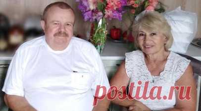 «Таня успела сказать, что в неё попали»: очевидцы рассказали о преступлениях ВСУ против мирных россиян в Курской области. 67-летняя жительница Курской области погибла от рук украинского военного, который расстрелял её машину во время попытки эвакуации. Об этом RT рассказал супруг убитой, который был ранен. В тот же день ВСУ напали на ещё одну семью, которая выезжала из села Казачья Локня по другой дороге. RT продолжает собирать свидетельства очевидцев о преступлениях украинских националистов…