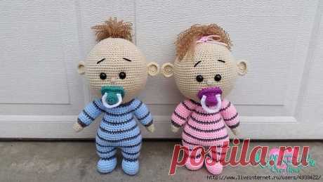 ПУПС КРЮЧКОМ. BABY WITH DUMMY BY MARIYA KOZLOVA 
Материалы: 
Пряжа (на образце Vita cotton lira): 
- бежевый (ручки и голова); 
- голубой или розовый (тело); 
- желтый или любой другой цветной для соски; 
- немного черного, чтобы вышить брови; 
- коричневый (волосы). 
Крючок 1,3. 
Наполнитель (Набиваем по ходу вязания). 
Иглы для сшивания. 
Кусочки черного фетра для глаз.
Крючок 3,25 мм 
Пряжа Big Twist Yarns 339м/170г 
Пряжа Red Heart 333м/198г 
Глаза безопасные 15мм 
Рос...