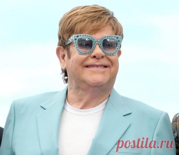 Музыкальное наследие Элтона Джона отмечено новой коллекционной монетой