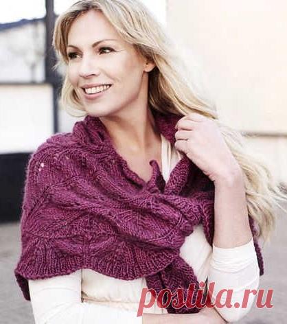 ШАЛЬ С АЖУРНЫМ УЗОРОМ СПИЦАМИ

Модель из журнала «Бурда» спецвыпуск №3 2014 г.

Шаль с ажурным узором связанная на круговых спицах рядами в прямом и обратном направлении от основания треугольника к его вершине. 
Обе стороны изделия обвязаны ажурной каймой, которая повторяет фрагмент основного узора. из-за чего края получаются волнистыми. 

Размер: 150 х 86 см. 
Пряжа 100% шерсть (содержание мериносовой шерсти не менее 20%). 50 г. — 80 м. 8 мотков малинового цвета. 
Спицы к...