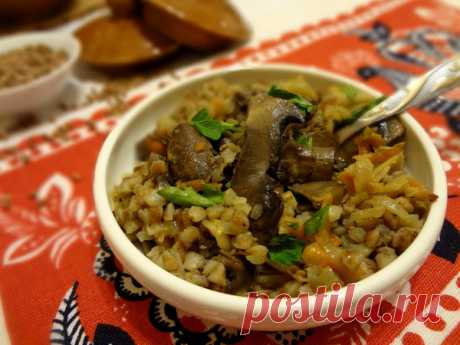 Гречка с горшочках: с куриными сердечками, грибами и сельдереем
