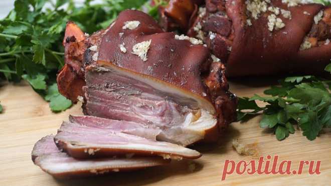 Рулька в луковой шелухе 
Простое в приготовление и при этом очень вкусное мясо. Отлично подходит для бутербродов, можно подать как закуску или взять с собой на природу
ИНГРЕДИЕНТЫ

Рулька – 1,8кг
Вода – 1,5л
Соль – 100гр (4с…