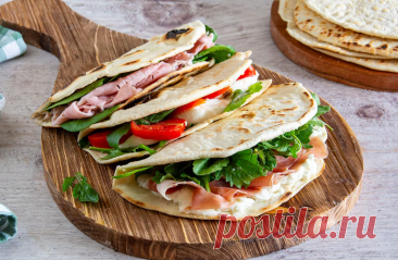 Сочные конвертики из лаваша с начинкой