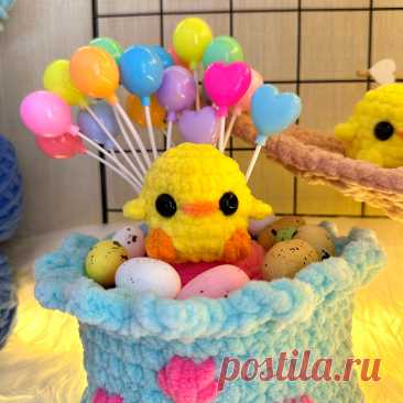 PDF Уточка крючком. FREE crochet pattern; Аmigurumi toy patterns. Амигуруми схемы и описания на русском. Вязаные игрушки и поделки своими руками #amimore - маленький утёнок из плюшевой пряжи, плюшевая уточка, утка, птица, птичка.