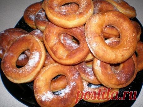 "Пончики на сгущенке" На приготовление таких вкусных пончиков уйдет минут 20-30. Очень вкусное лакомство! Пробуйте и радуйте родных.