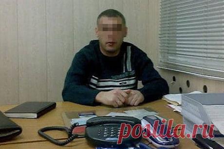 Не дождавшийся помощи от полиции россиянин до смерти забил своего обидчика. В Новосибирской области российского полицейского заподозрили в халатности в ходе расследования уголовного дела об убийстве. В 2020-м 43-летний обвиняемый обратился в полицию, сообщив, что его избили и ограбили. При этом майор МВД не составил протокол. Тогда потерпевший решил самостоятельно наказать обидчика.