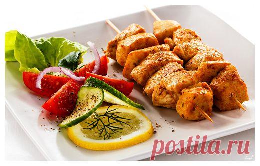 Кулинария для похудения. Курица по-японски на шпажках | Домохозяйки
«Опяяяяять курица?» - протянут разочарованно твои домашние, увидев, что ты достаешь для приготовления ужина. Но они и не подозревают, что на этот раз их ждет блюдо настоящих самураев: вкусное, оригинальное и экзотическое.